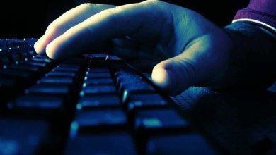 Ils se disputaient en ligne... il a voyagé pour le tuer