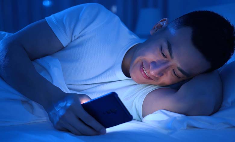 Les téléphones et le manque de sommeil : Des informations "surprenantes" sur la lumière bleue