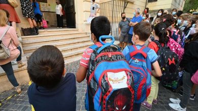 Interdiction des téléphones dans les écoles italiennes pour améliorer l'écriture manuscrite