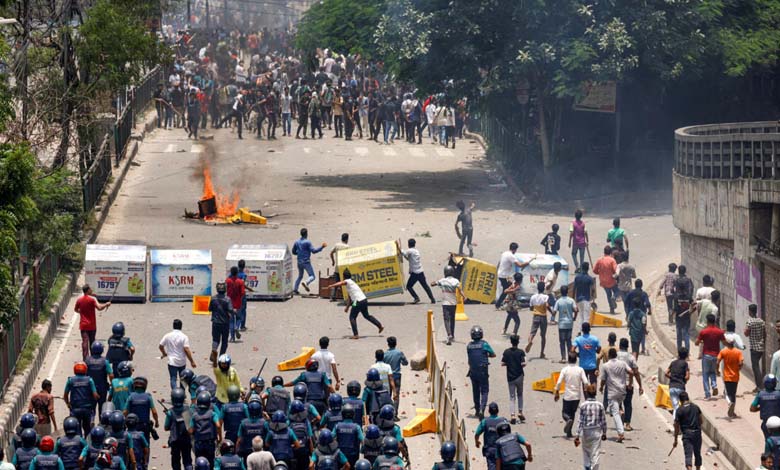 Protestations au Bangladesh : La justice réduit les "quotas" tandis que les étudiants continuent