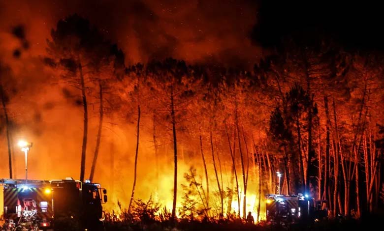 Un incendie massif ravage une ville du sud de l'Italie... Évacuation de milliers de touristes