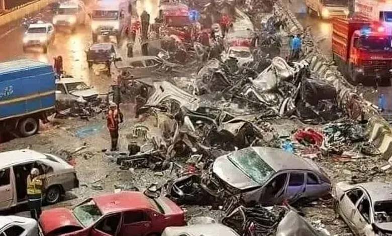 Collision "terrible" de 25 voitures en Égypte