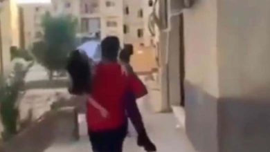 Égypte.. Un homme poignarde sa femme en plein milieu de la rue