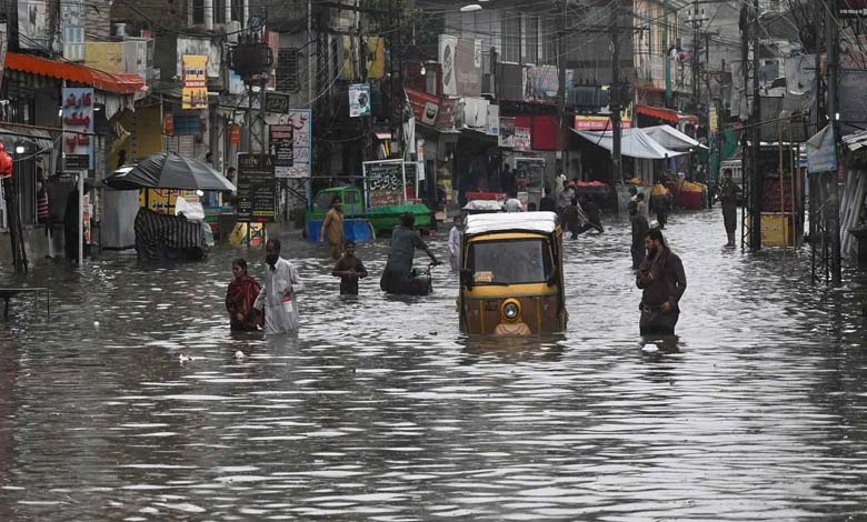 Inondations et crues tuent au moins 30 personnes au Pakistan