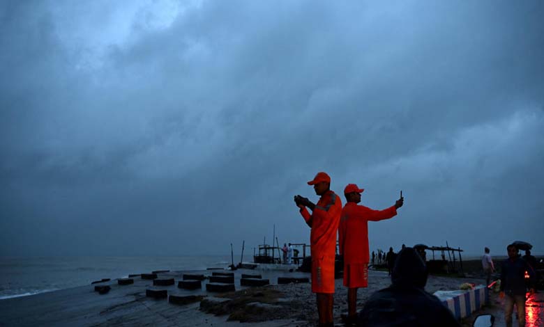 Évacuation de près de 1,1 million de personnes en Inde en préparation du cyclone "Dana"