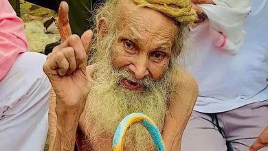 La vérité derrière la vidéo d'un homme de 188 ans secouru dans une grotte en Inde
