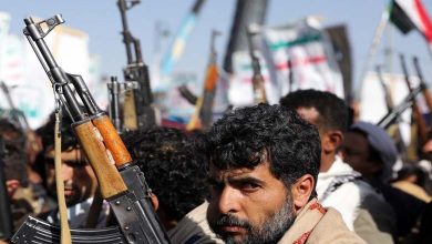 Les Houthis et les employés des organisations humanitaires : Des informations en échange de la liberté