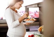 Pourquoi certaines femmes enceintes ont-elles envie de manger des substances non alimentaires, comme de la terre ?