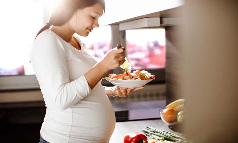 Pourquoi certaines femmes enceintes ont-elles envie de manger des substances non alimentaires, comme de la terre ?