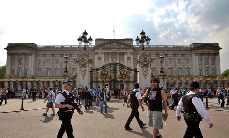 Royaume-Uni : condamnation à la prison de 5 activistes ayant vandalisé la fontaine du palais de Buckingham