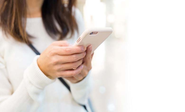 Sauvetage d’une femme coincée pendant 7 heures entre deux rochers à cause de son téléphone