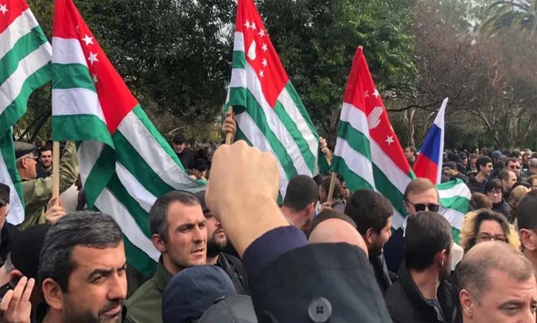 Protestations massives encerclant le parlement d'Abkhazie : quel rôle joue Moscou ?