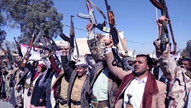 Quels sont les risques de l'augmentation de la coopération entre les Houthis et le groupe somalien Al-Shabaab ? Les observateurs répondent