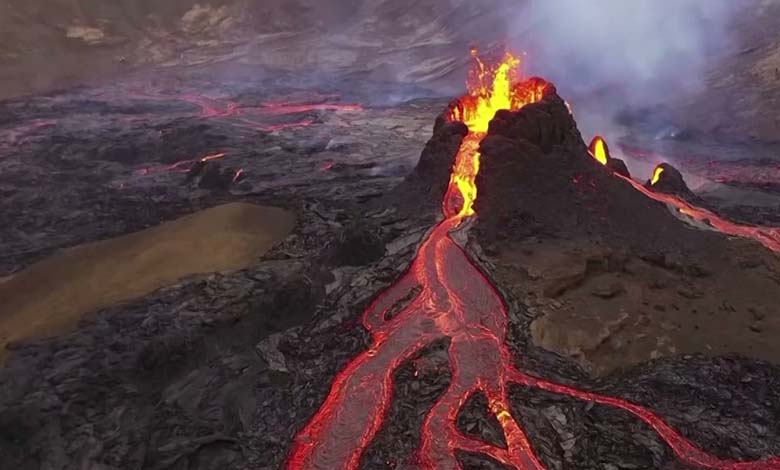 Un spectacle majestueux de l’éruption d’un volcan en Islande