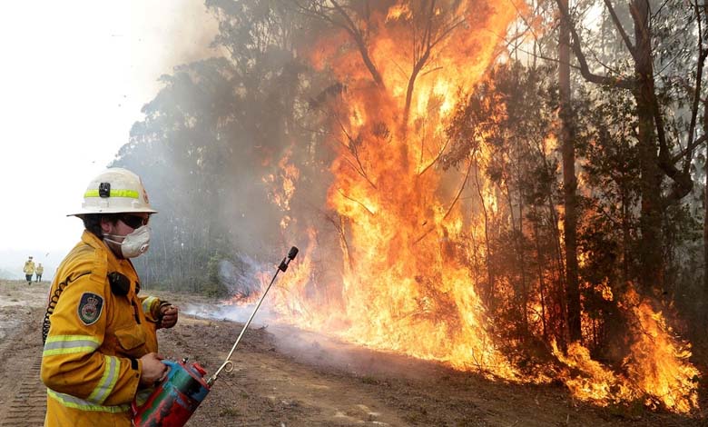 Australie : Les pompiers luttent contre un immense incendie dans le sud-est du pays