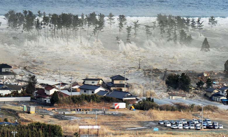 Des vagues de tsunami frappent la préfecture de Miyazaki au Japon