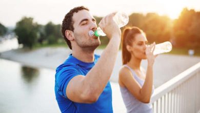 Quel rôle joue la "suralimentation en hydratation" dans la performance sportive ?