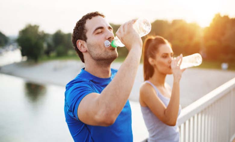 Quel rôle joue la "suralimentation en hydratation" dans la performance sportive ?