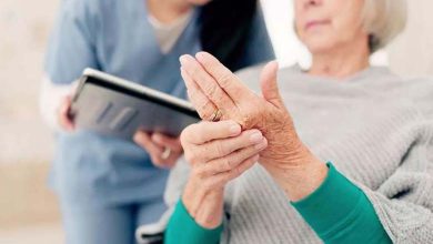 Symptômes “d’avertissement” de la démence pouvant apparaître dans les mains : Découvrez-les