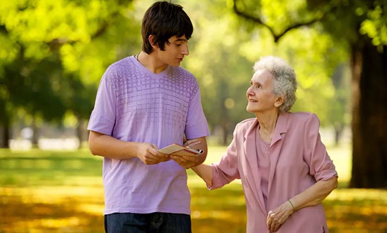 "Mettez l’accent sur les aspects positifs" : Comment parler aux personnes âgées de la perte de mémoire