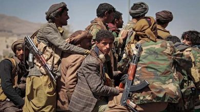 Ils échangent les rôles… Voici comment le gang houthi exploite la corruption des Frères musulmans dans les zones libérées