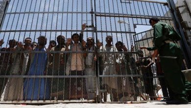 Prisons et Coupure de Salaires... La Trahison des Houthis Alourdit Leur Blessure