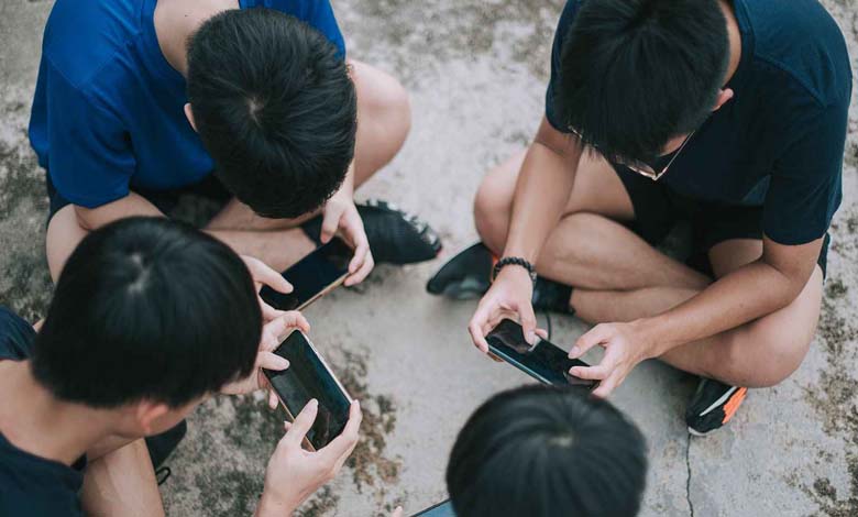 Dépendance aux écrans : Conseils pour un équilibre numérique chez les adolescents