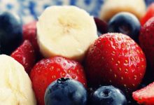 Comment la banane influence-t-elle les bienfaits du jus de fruits rouges ?