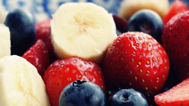 Comment la banane influence-t-elle les bienfaits du jus de fruits rouges ?