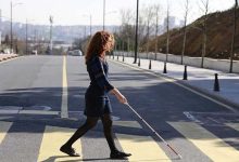 Des technologies innovantes basées sur l’intelligence artificielle pour faciliter la mobilité des personnes aveugles