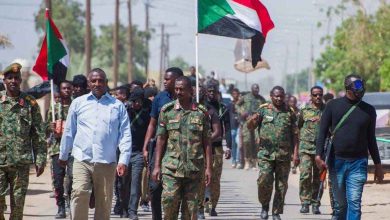 Frappes précises secouent les camps islamistes à Port-Soudan : fuite massive et silence troublant d’al-Burhan