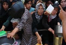 La faim devance l’aide… Des affamés prennent d’assaut un entrepôt alimentaire à Gaza au milieu d’un effondrement humanitaire