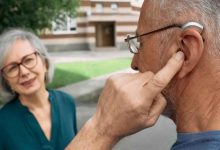 Les Appareils Auditifs Réduisent le Sentiment de Solitude chez les Personnes Âgées