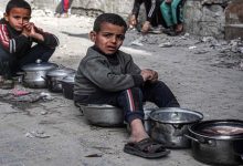 Un analyste politique palestinien : l’occupation affame délibérément les enfants de Gaza pour briser la résistance du peuple