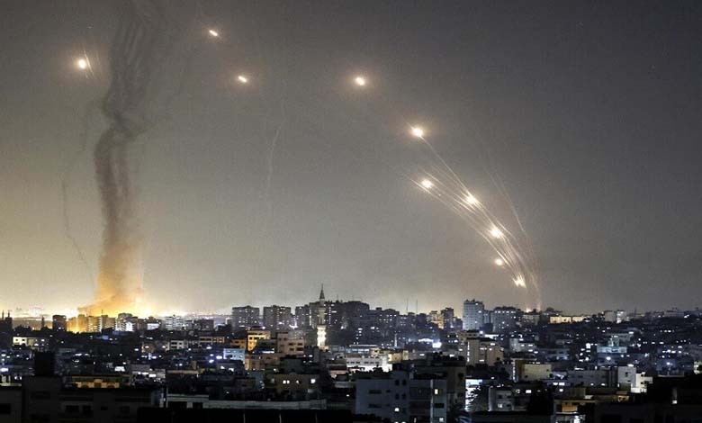 Une escalade majeure dans les attaques iraniennes : un missile à ogives multiples frappe le cœur d’Israël