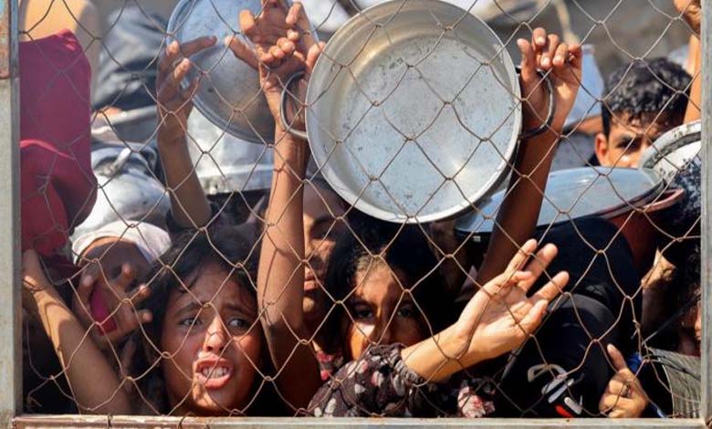 « Je ne peux plus marcher » : quand les journalistes, les affamés et les secouristes s'effondrent à Gaza