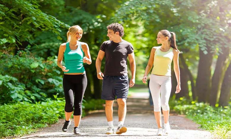 Marcher 7 000 pas par jour : un geste simple pour transformer votre santé