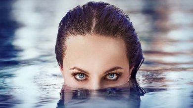 Une experte met en garde contre les effets dévastateurs de la natation avec des lentilles de contact
