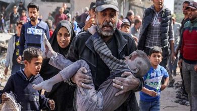 ‘’J’ai fait semblant d’être mort pour survivre’’: comment les files d’attente pour le pain à Gaza se sont transformées en cimetières