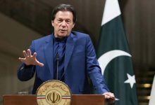 À la veille de l’anniversaire de son incarcération, le Pakistan arrête 120 partisans d’Imran Khan