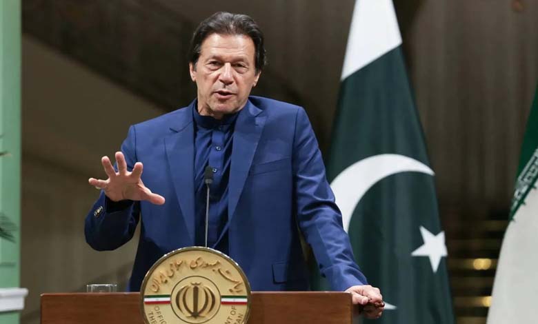 À la veille de l’anniversaire de son incarcération, le Pakistan arrête 120 partisans d’Imran Khan