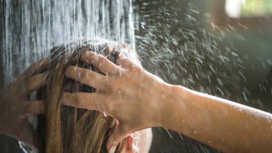 Se doucher juste après avoir mangé : un geste banal aux conséquences possibles sur le système digestif