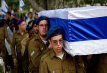 Avec la mort d’un officier à Gaza, les pertes israéliennes approchent le seuil du millier