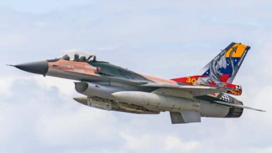 Des chasseurs vénézuéliens volent près d’un destroyer américain : une provocation au-dessus des Caraïbes