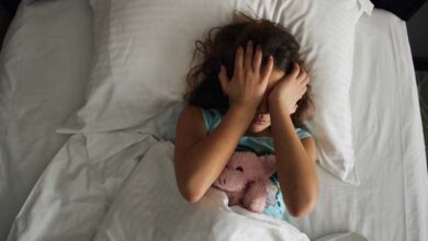 Comment les troubles du sommeil menacent-ils l’équilibre psychologique des enfants ?