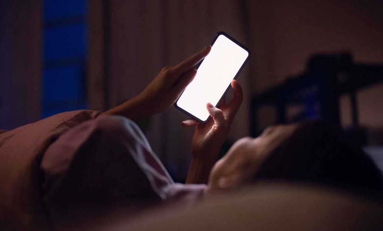 L’activité nocturne sur les réseaux sociaux et son lien avec l’anxiété : une relation complexe