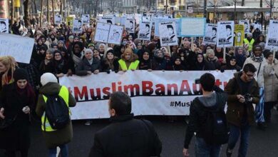 Les appels à l’interdiction se multiplient : l’étau se resserre autour de l’islam politique en Autriche