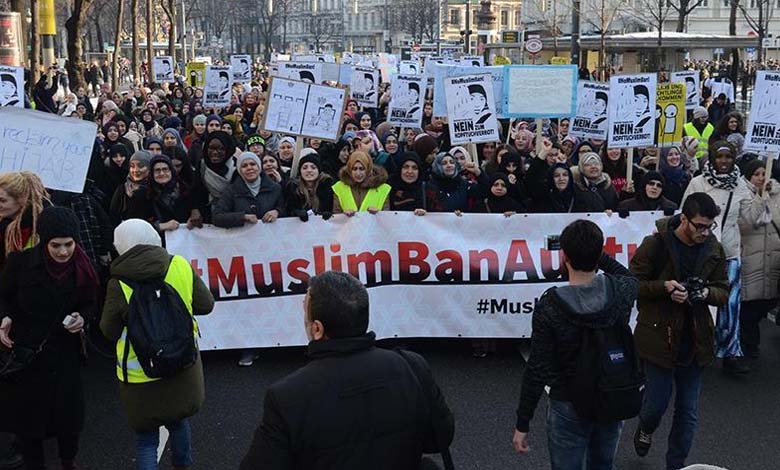 Les appels à l’interdiction se multiplient : l’étau se resserre autour de l’islam politique en Autriche