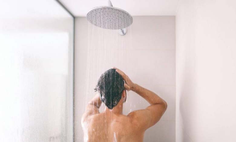 Les pommeaux de douche : un environnement idéal pour la prolifération des bactéries et des champignons