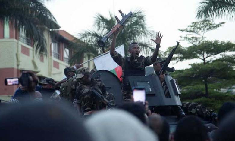 Madagascar en crise : une unité militaire rebelle annonce la prise de contrôle de l’armée